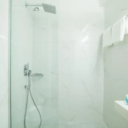 Hiona Hotel