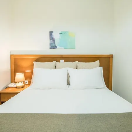 Hiona Hotel 3*